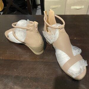 Size 9.5 Women | Journee Nude Wedges | NEW